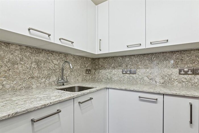 1 Bedroom Flat For Sale In Fishers Lane, London, W4