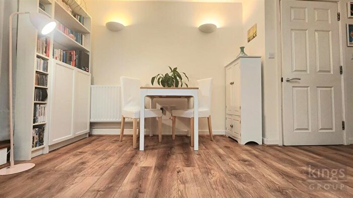 1 Bedroom Flat For Sale In Grovelands Road, London, N15