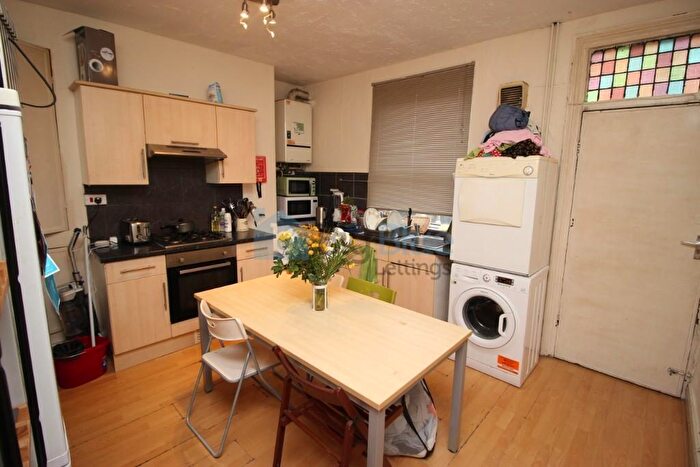 6 Bedroom House To Rent In Thornville Road, Leeds, LS6