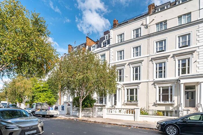 1 Bedroom Flat For Sale In Pembridge Crescent, Notting Hill, London, W11