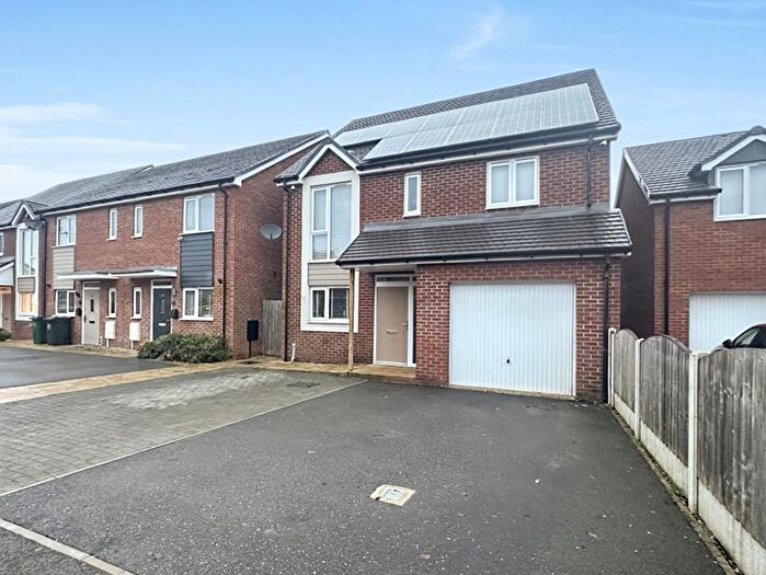 4 Bedroom Detached House For Sale In Lamplight Way, Castle Gresley, Swadlincote, DE11