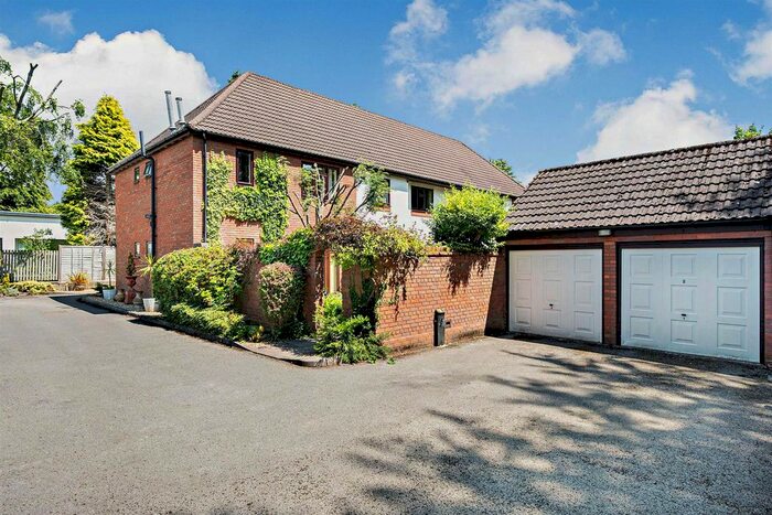 2 Bedroom Flat To Rent In Roman Lane, Little Aston, Sutton Coldfield, B74