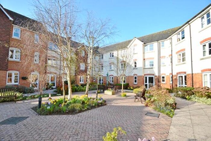 1 Bedroom Flat To Rent In Kings Court, SP6