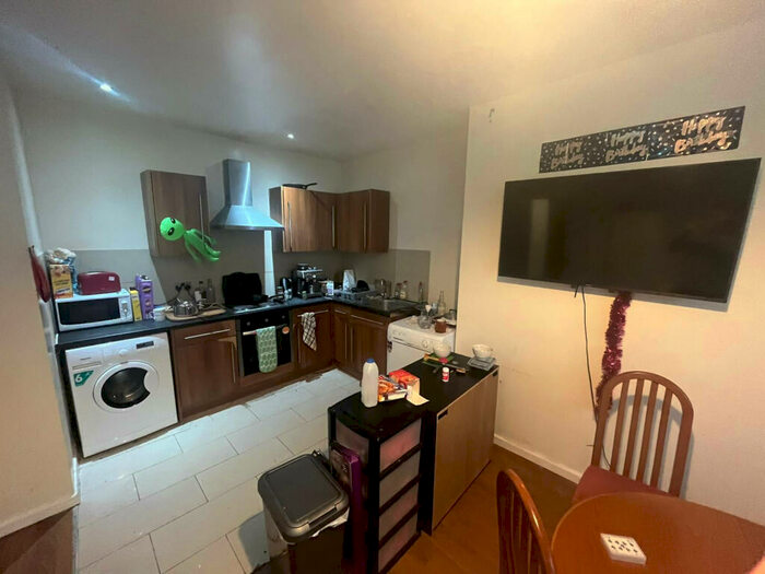 6 Bedroom Duplex To Rent In North Grange Mount, Leeds, West Yorkshire, LS6