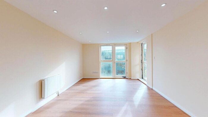 2 Bedroom Flat For Sale In Elmfield Way, London, W9