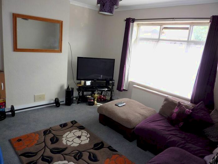 2 Bedroom Flat To Rent In Park View Road, Welling, DA16