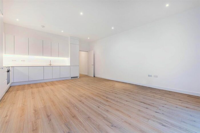 2 Bedroom Flat To Rent In Inglis Road, London, W5