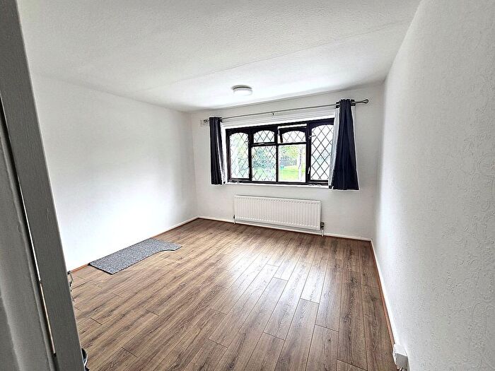 2 Bedroom Flat To Rent In Brookside Drive, Hinckley, LE10