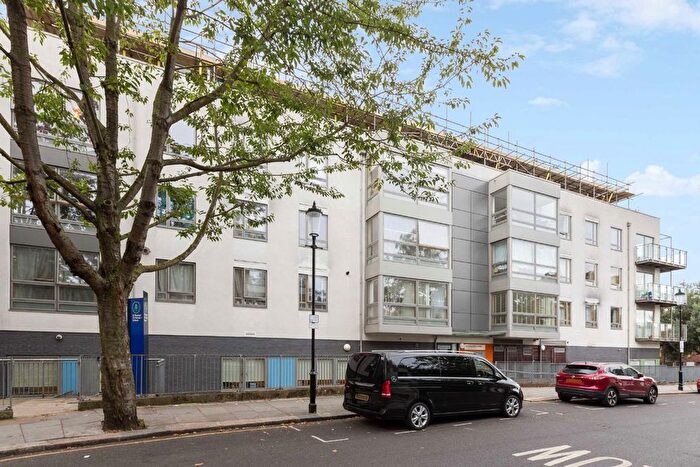 2 Bedroom Flat For Sale In Bartholomew House, London, W10