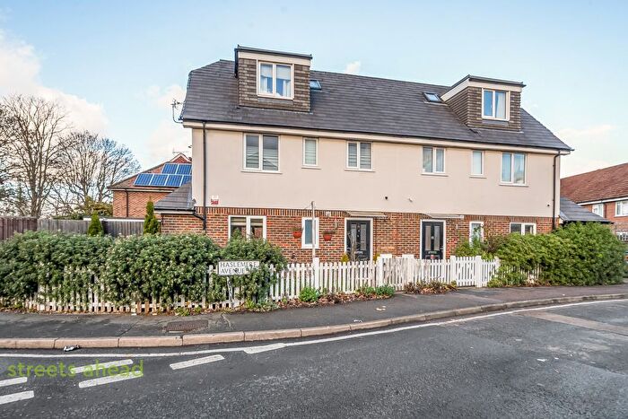 3 Bedroom Semi-Detached House For Sale In Haslemere Avenue, Mitcham, Surrey, CR4