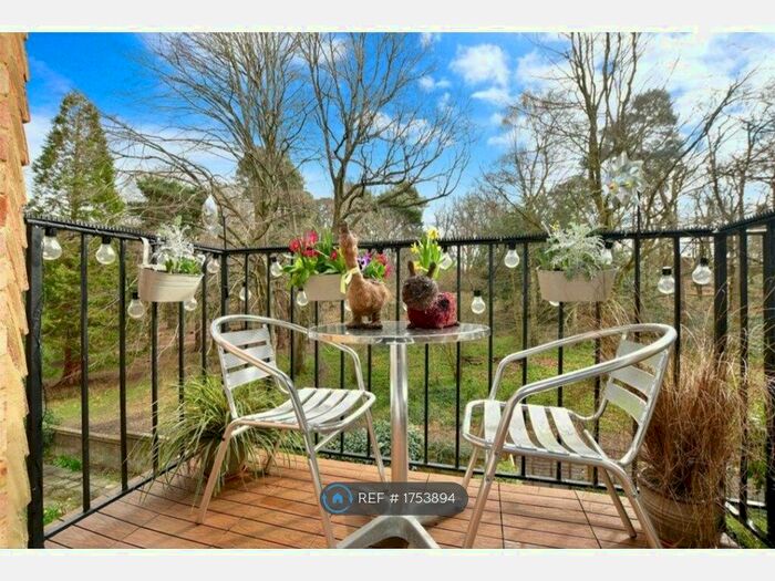 2 Bedroom Maisonette To Rent In Newton Court, Haywards Heath, RH16