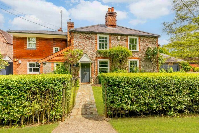 5 Bedroom Detached House For Sale In Sulhamstead, Reading, Berkshire, RG7