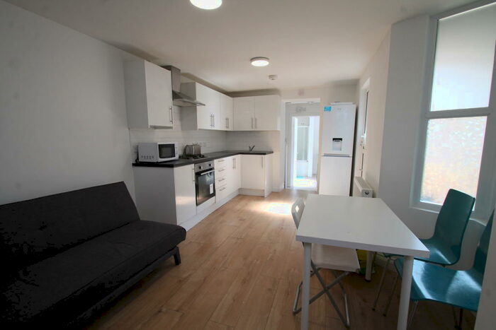 2 Bedroom Flat To Rent In Brookmill Road, Lewisham, SE8