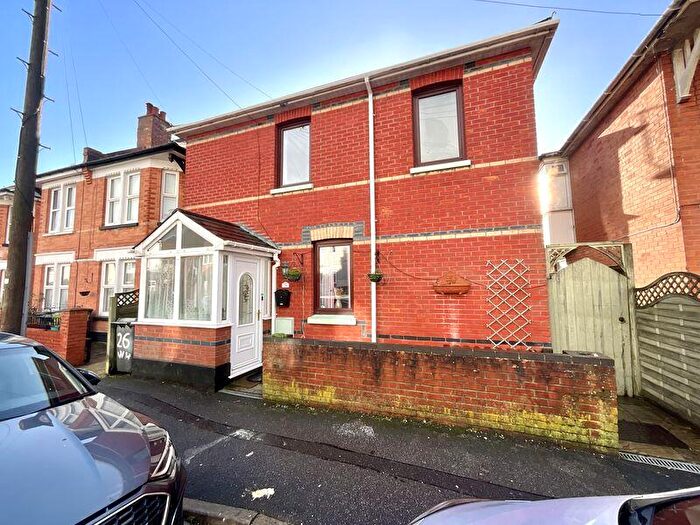 4 Bedroom Detached House For Sale In Wheaton Road, Pokesdown, BH7