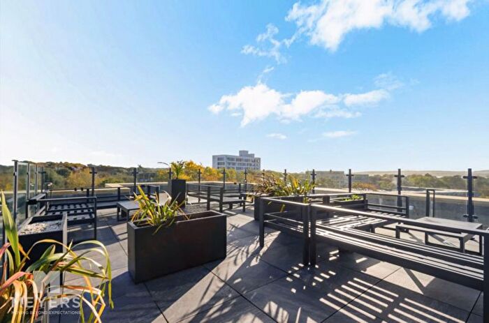 2 Bedroom Flat For Sale In Commercial Road, Poole, BH14