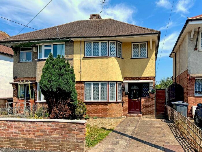 3 Bedroom Semi-Detached House To Rent In Stanley Road, Wick, Littlehampton, BN17