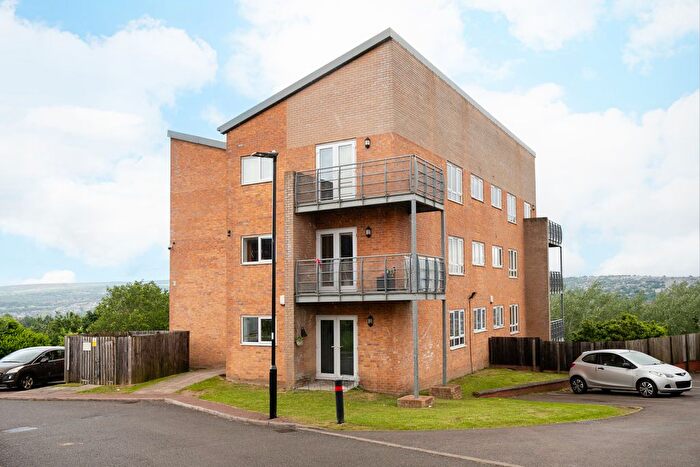 2 Bedroom Flat For Sale In Kenninghall View, Norfolk Park, Sheffield, S2