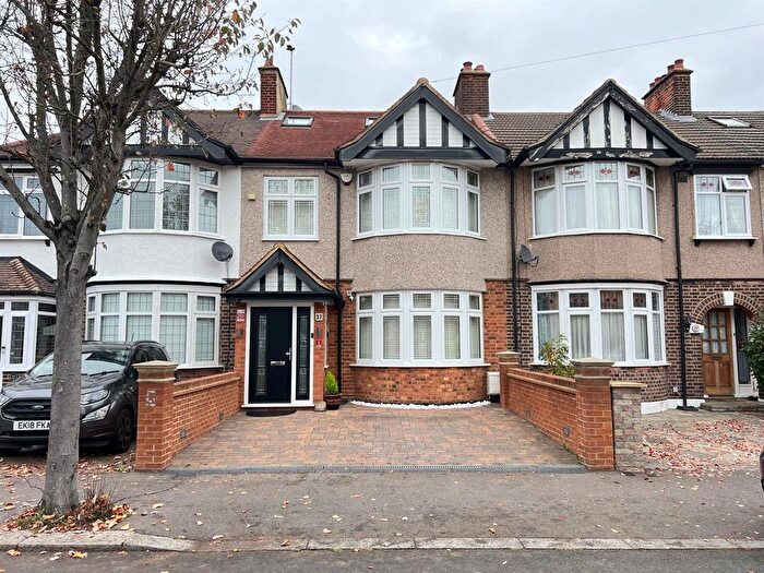 4 Bedroom Property For Sale In Priestley Gardens, Chadwell Heath, RM6
