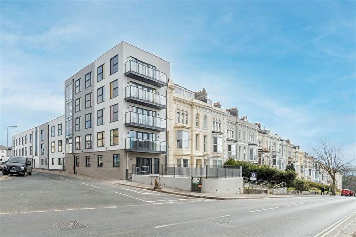 2 Bedroom Flat To Rent In Greenbank Terrace, Greenbank, Plymouth, PL4