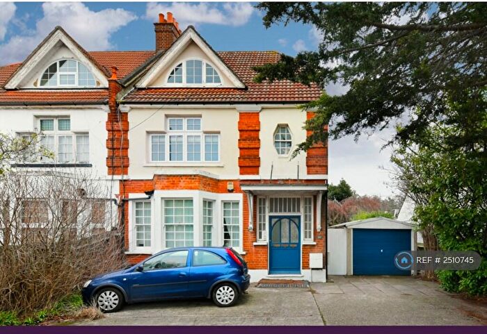 1 Bedroom Flat To Rent In Evell Road, London, KT6