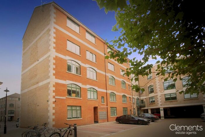 1 Bedroom Flat To Rent In Corner Hall, Hemel Hempstead, HP3