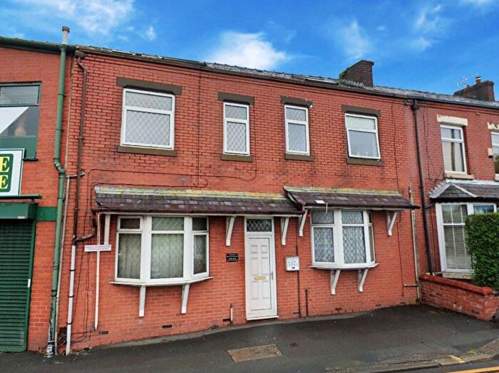 2 Bedroom Flat To Rent In Oldham Road, Royton, OL2
