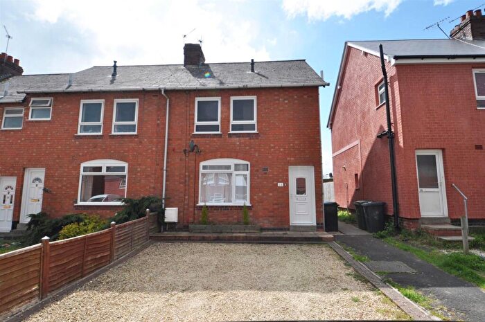 3 Bedroom End Of Terrace House To Rent In Farm Road, Redditch, Worcestershire, B98