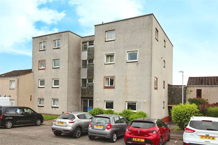 2 Bedroom Flat To Rent In Carlyle Lane, Dunfermline, Fife, KY12