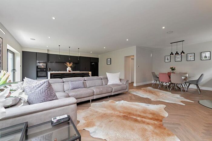 4 Bedroom Detached House For Sale In The Meads, Bricket Wood, St. Albans, AL2