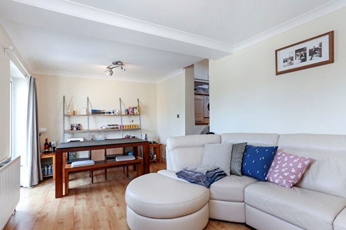 2 Bedroom Flat To Rent In Chiswick High Road, London, W4