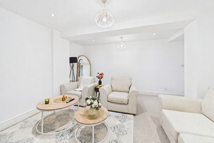 1 Bedroom Flat To Rent In Compasses House, Park Street, Cheltenham, GL50