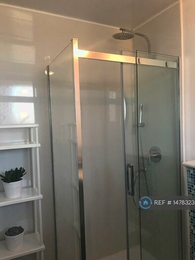 3 Bedroom Flat To Rent In James Hammet, London, E2