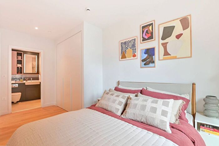 3 Bedroom Flat To Rent In The Maple, Willesden Green, London, NW2