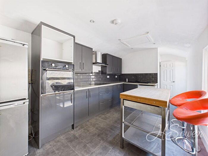 2 Bedroom Flat To Rent In Parkfield Road, Torquay, TQ1