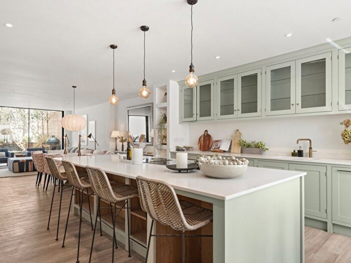 5 Bedroom End Of Terrace House For Sale In Lakeside Road, London, W14
