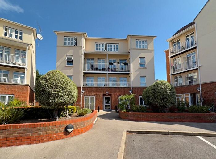 2 Bedroom Flat For Sale In Magdalene Gardens, N20