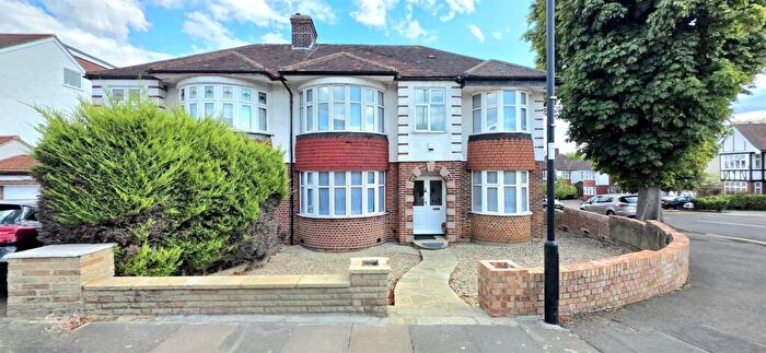 5 Bedroom Semi-Detached House To Rent In Belgrave Gardens, Oakwood, N14