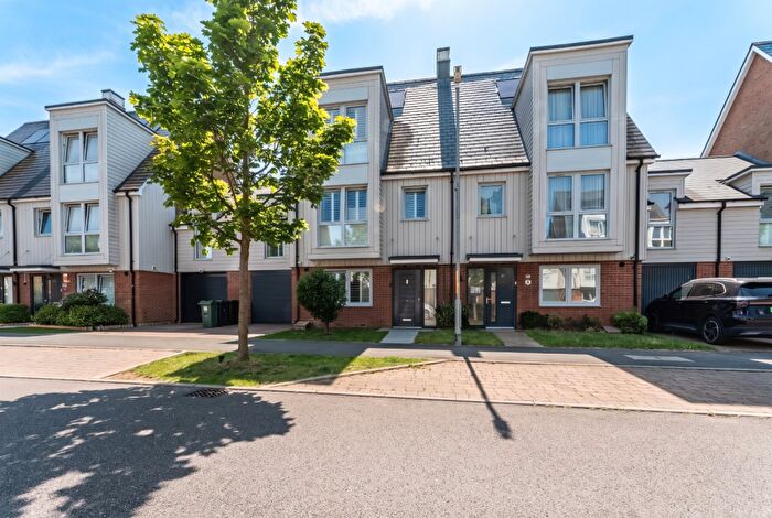 4 Bedroom Semi Detached House For Sale In Castleridge Drive, Greenhithe, Kent, DA9