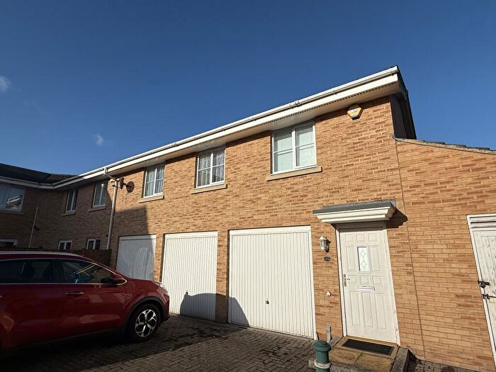 2 Bedroom Maisonette To Rent In Lloyd Close, Cheltenham, GL51