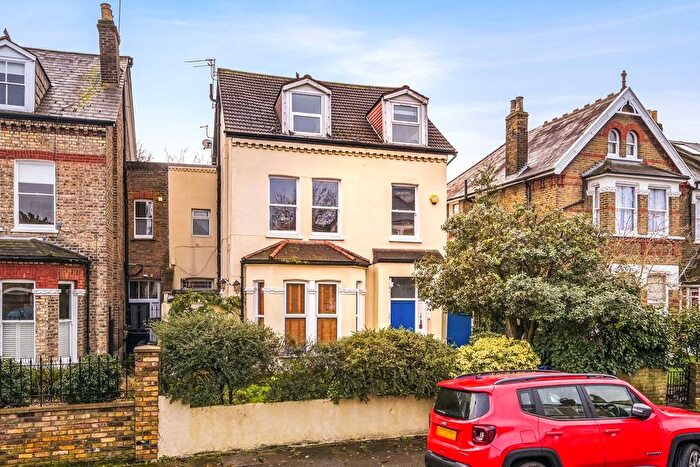 2 Bedroom Flat For Sale In Grosvenor Road, Chiswick, W4