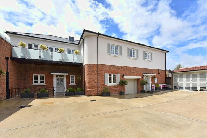 2 Bedroom Flat To Rent In Windsor House, Dean Street, Marlow, Buckinghamshire, SL7