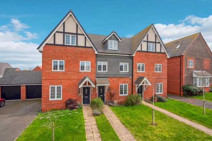 3 Bedroom Town House For Sale In Saxon Square, Thame, OX9