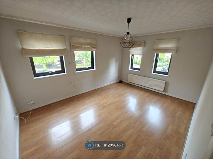 2 Bedroom Flat To Rent In Kimbolton Road, Bedford, MK40