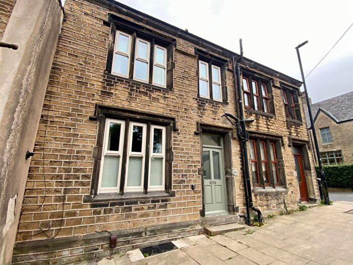 2 Bedroom Cottage For Sale In Westgate, Almondbury, Huddersfield, HD5