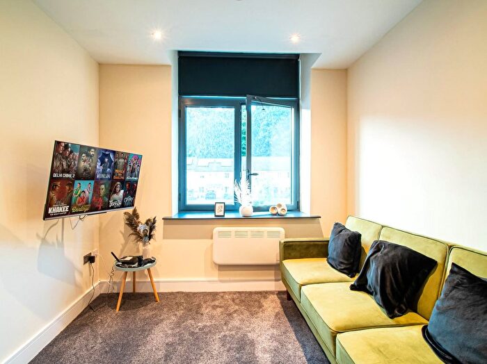 2 Bedroom Flat To Rent In Britannia Road, Milnsbridge, Huddersfield, HD3