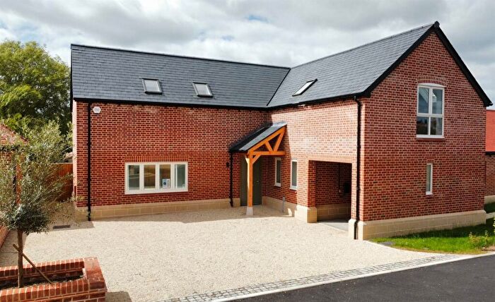 4 Bedroom Detached House For Sale In Aubreys Yard, Poulshot, SN10