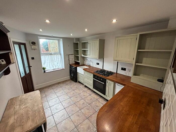 2 Bedroom Cottage For Sale In High Street, Earls Barton, Northamptonshire, NN6