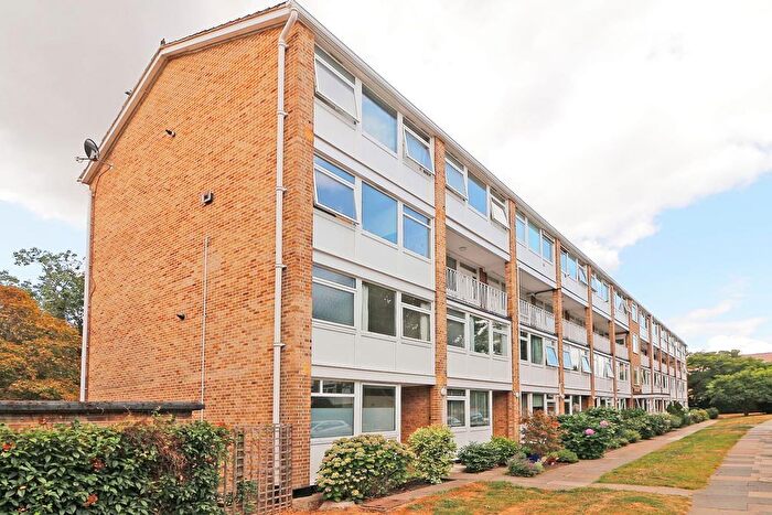 3 Bedroom Villa To Rent In Tarnwood Park, London, SE9