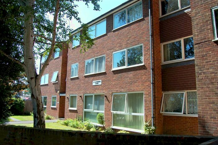 2 Bedroom Flat To Rent In Rosefield Road, Staines-Upon-Thames, TW18