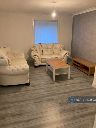 2 Bedroom Flat To Rent In Kilcreggan View, Greenock, PA15